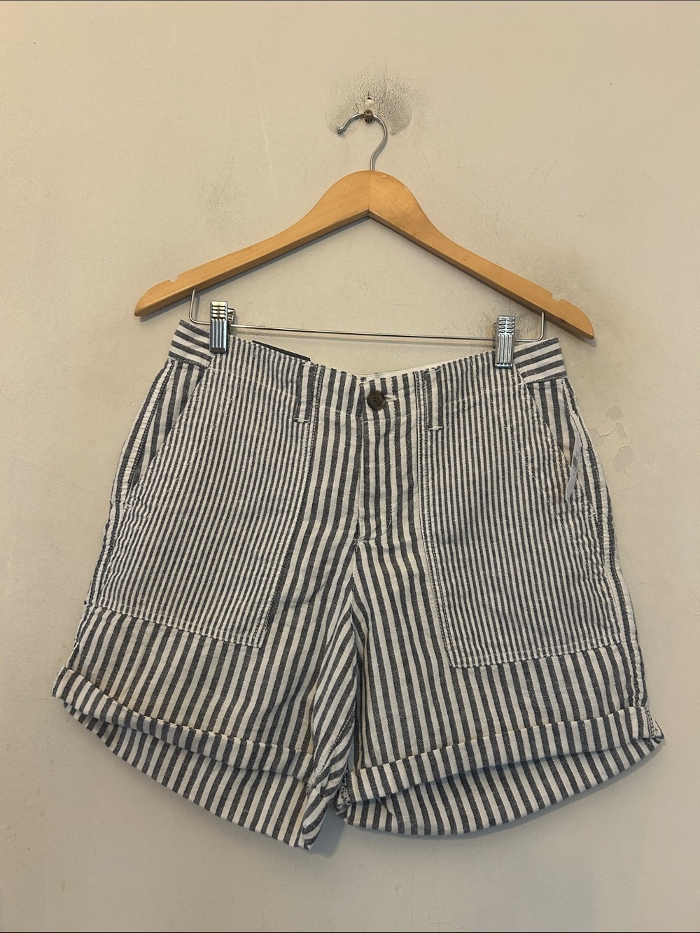 Gap Striped Blue and White Women's Girlfriend Chino  Shorts Size 6 NWT